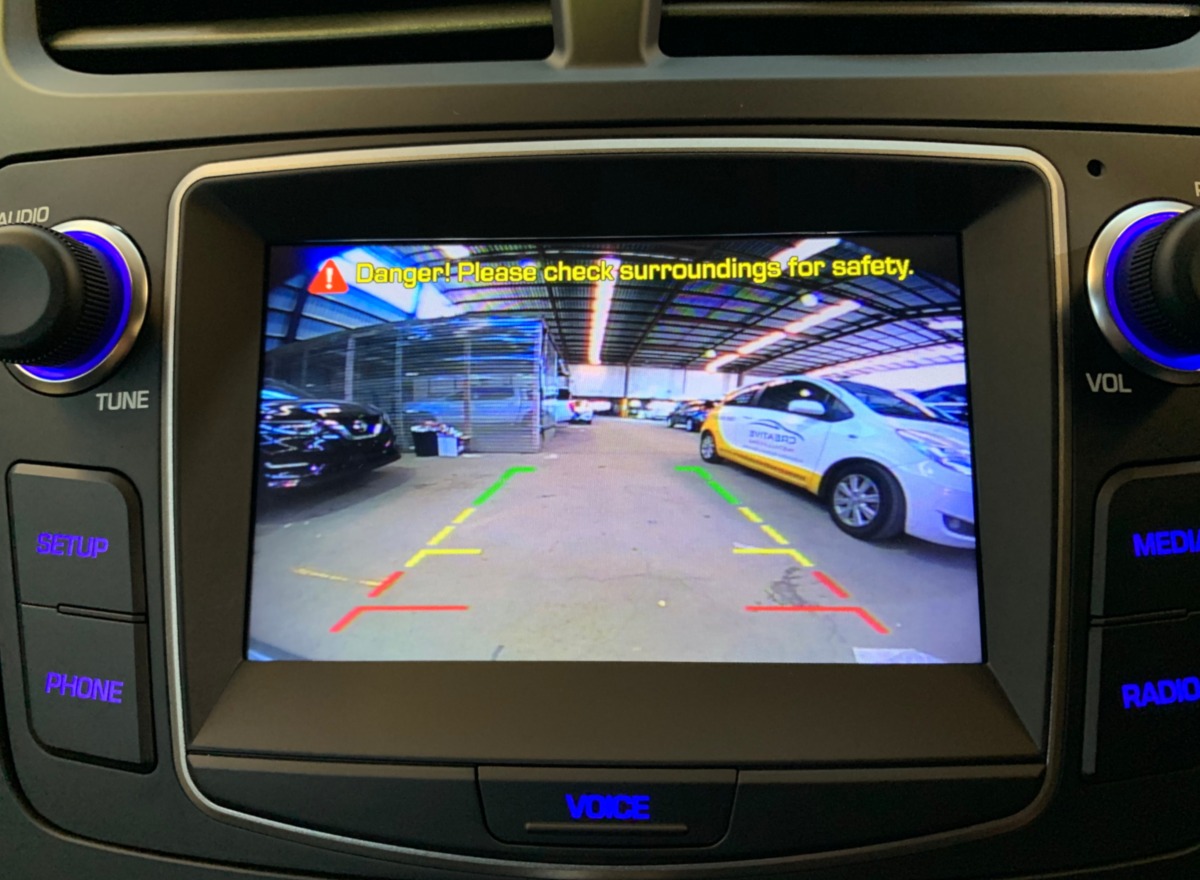 hyundai accent reverse camera